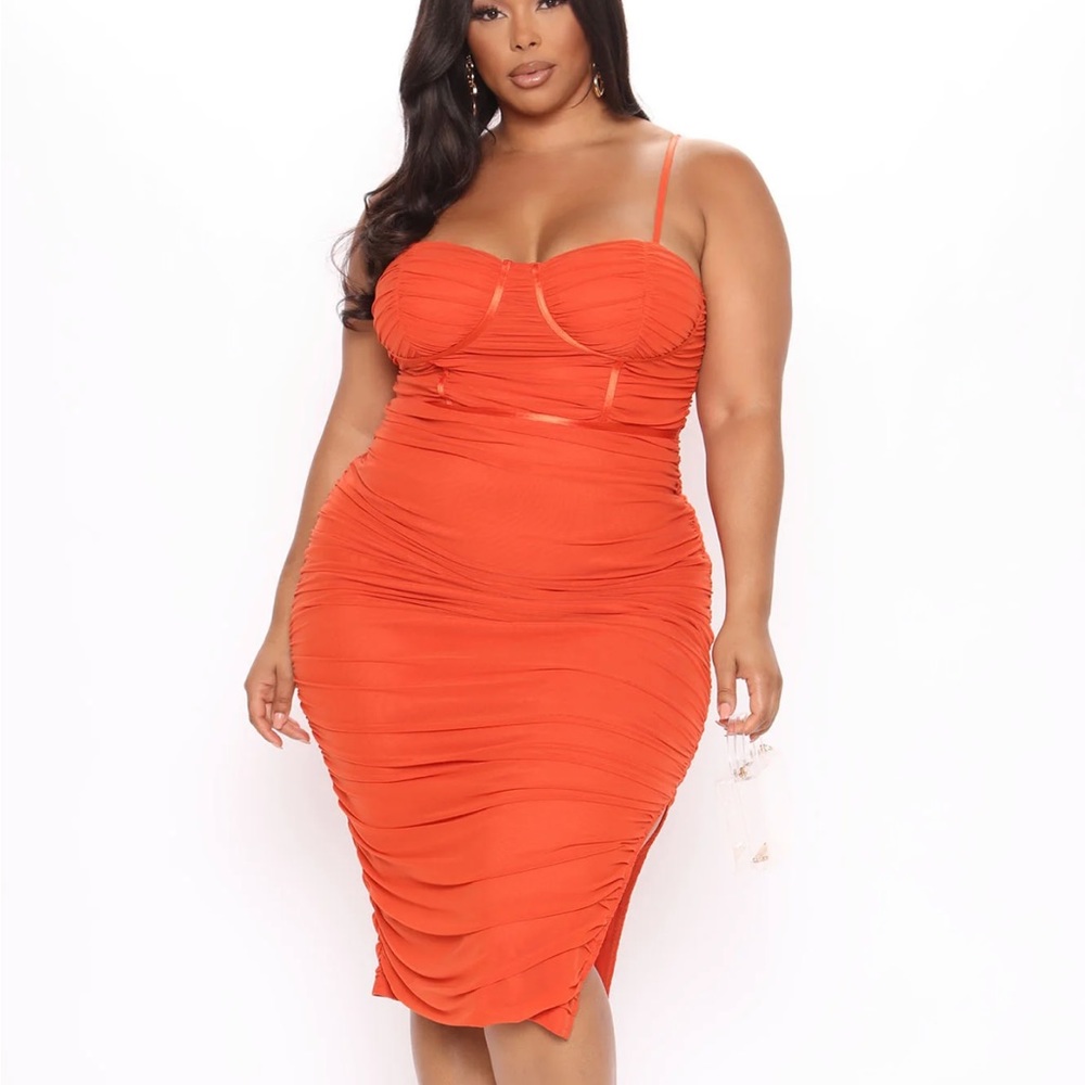 Night Sensation
Ruched Midi Dress -
Rust